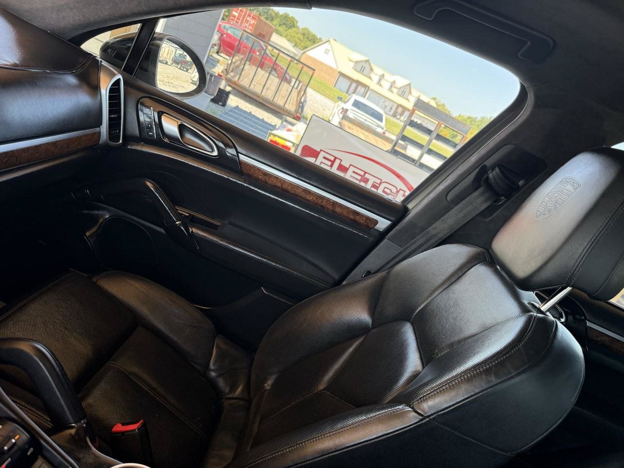 Used 2011 Porsche Cayenne Turbo AWD/4WD image 28