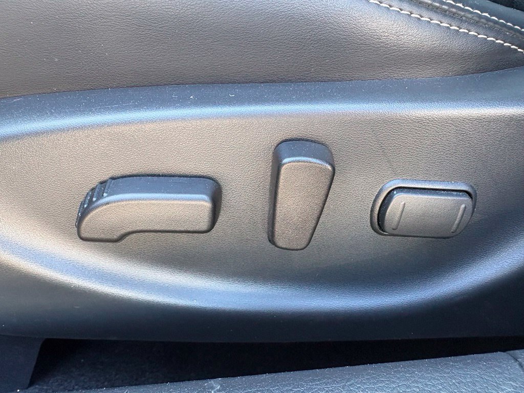 Used 2023 Nissan Maxima Platinum w/ Sport Mat Group FWD image 33