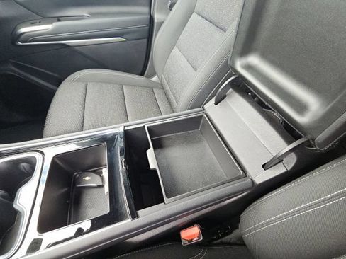 Used 2025 Chevrolet Traverse LT FWD image 29