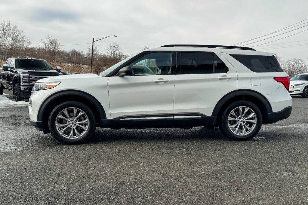 Used 2022 Ford Explorer XLT w/ Equipment Group 202A AWD/4WD image 6
