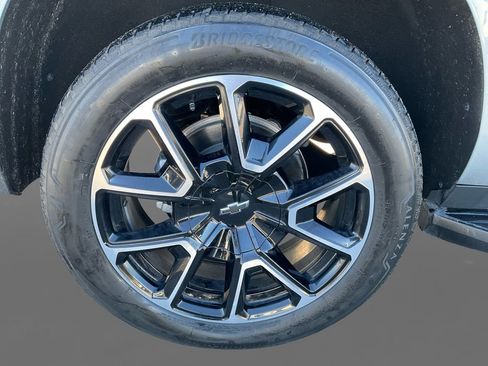 Used 2024 Chevrolet Suburban RST w/ Luxury Package image 10