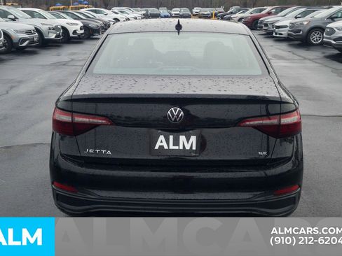 Used 2024 Volkswagen Jetta SE image 6