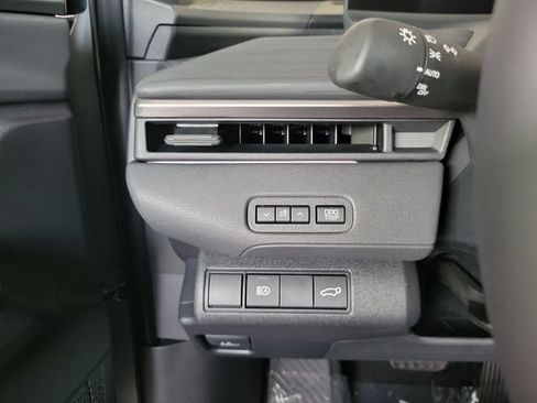 Used 2026 Toyota C-HR AWD/4WD image 21