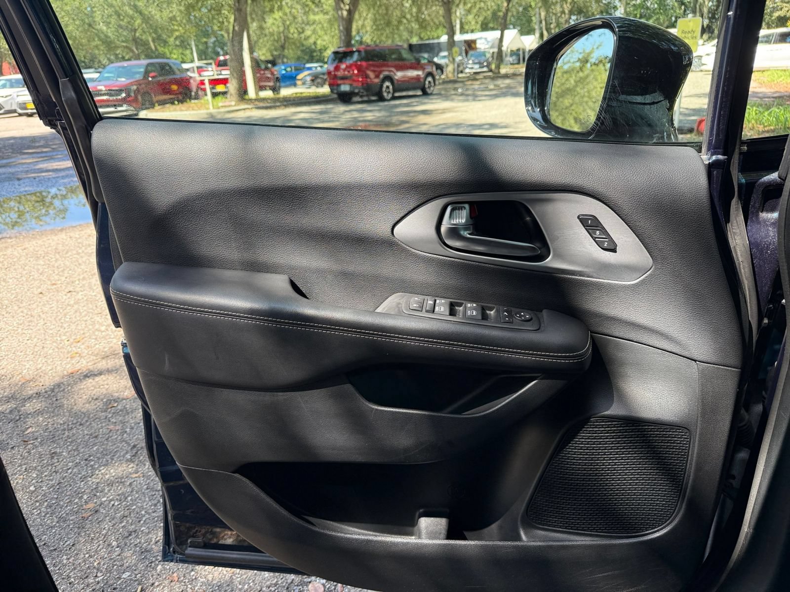 Used 2025 Chrysler Pacifica Limited FWD image 19