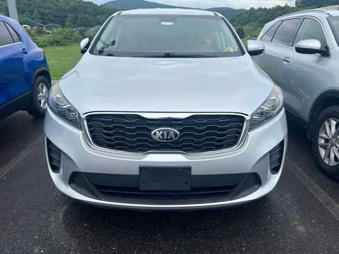 Used 2019 Kia Sorento AWD V6 image 2
