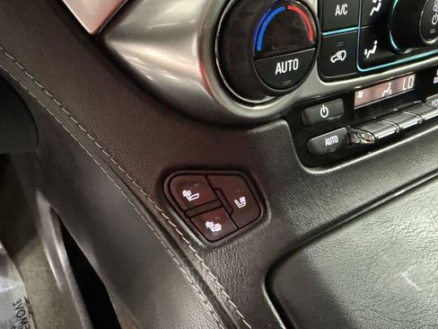 Used 2018 Chevrolet Suburban Premier AWD/4WD image 21