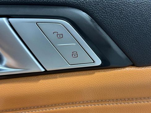 Used 2021 BMW X7 xDrive40i w/ Premium Package image 25