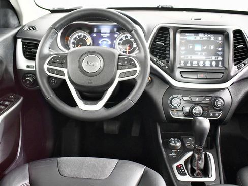 Used 2017 Jeep Cherokee Trailhawk w/ Comfort/Convenience Group image 39