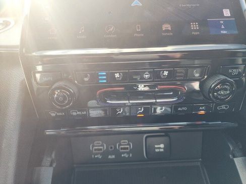 New 2025 Jeep Grand Cherokee L Overland w/ Luxury Tech Group IV image 9