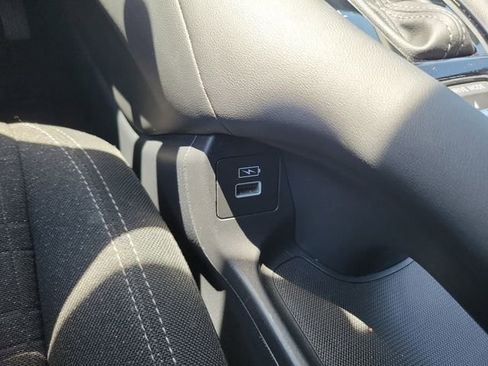 Certified 2023 Honda HR-V LX image 24