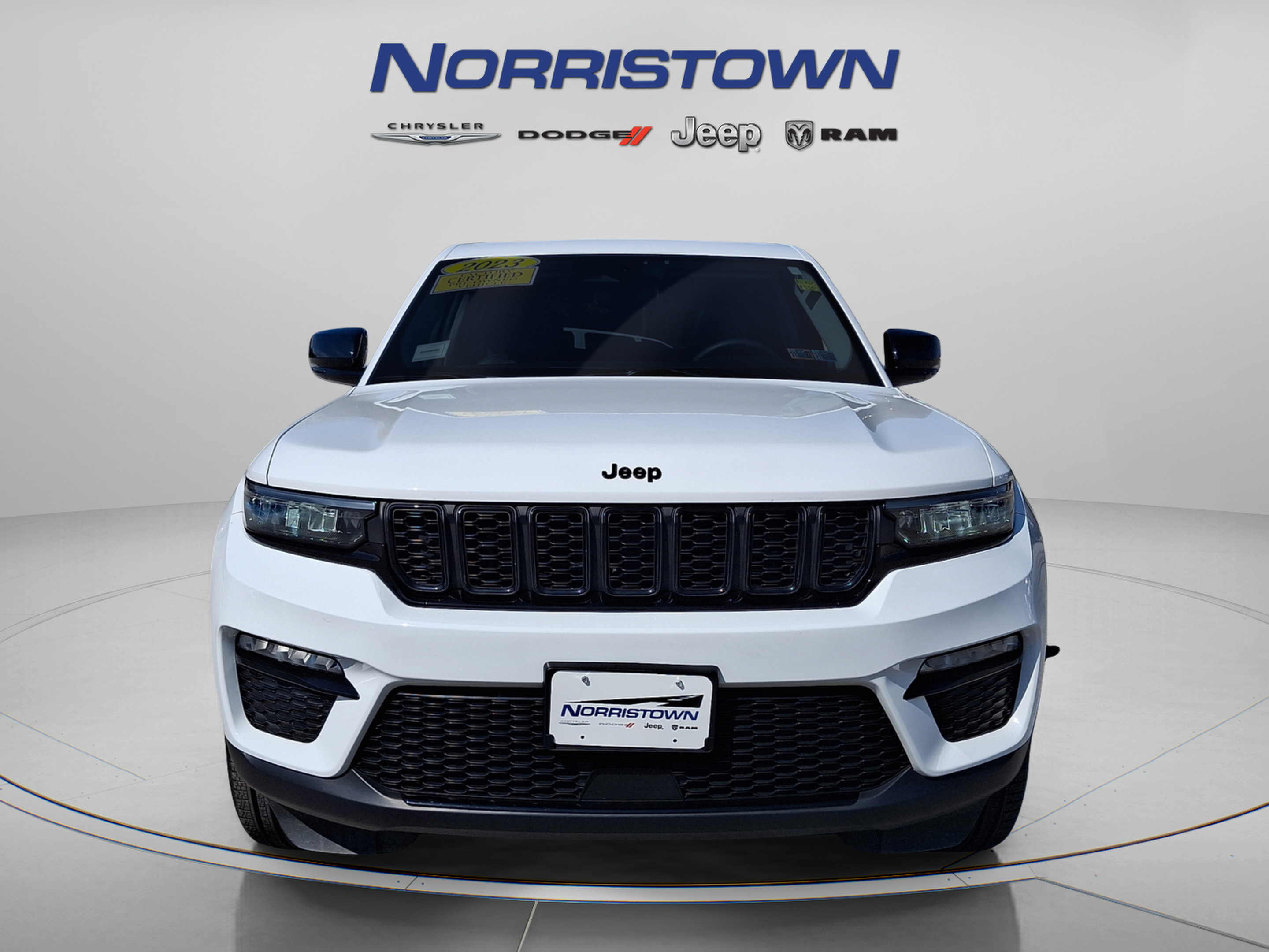 Used 2023 Jeep Grand Cherokee Limited w/ Black Appearance Package AWD/4WD image 2