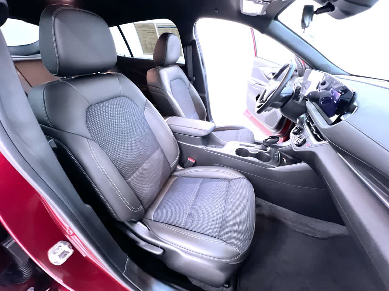 Used 2025 Buick Envista Preferred w/ Convenience I Package FWD image 34