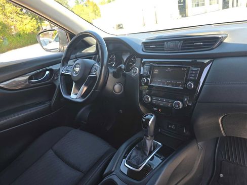 Used 2018 Nissan Rogue SV AWD/4WD image 10