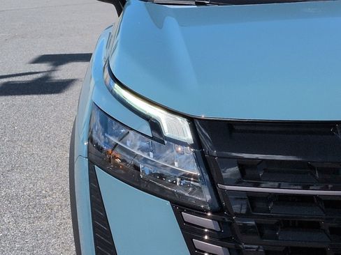 New 2026 Nissan Pathfinder Platinum image 11