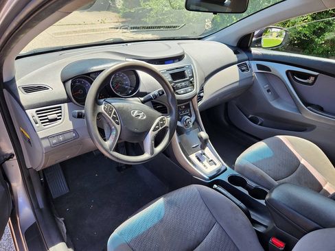 Used 2013 Hyundai Elantra FWD image 10