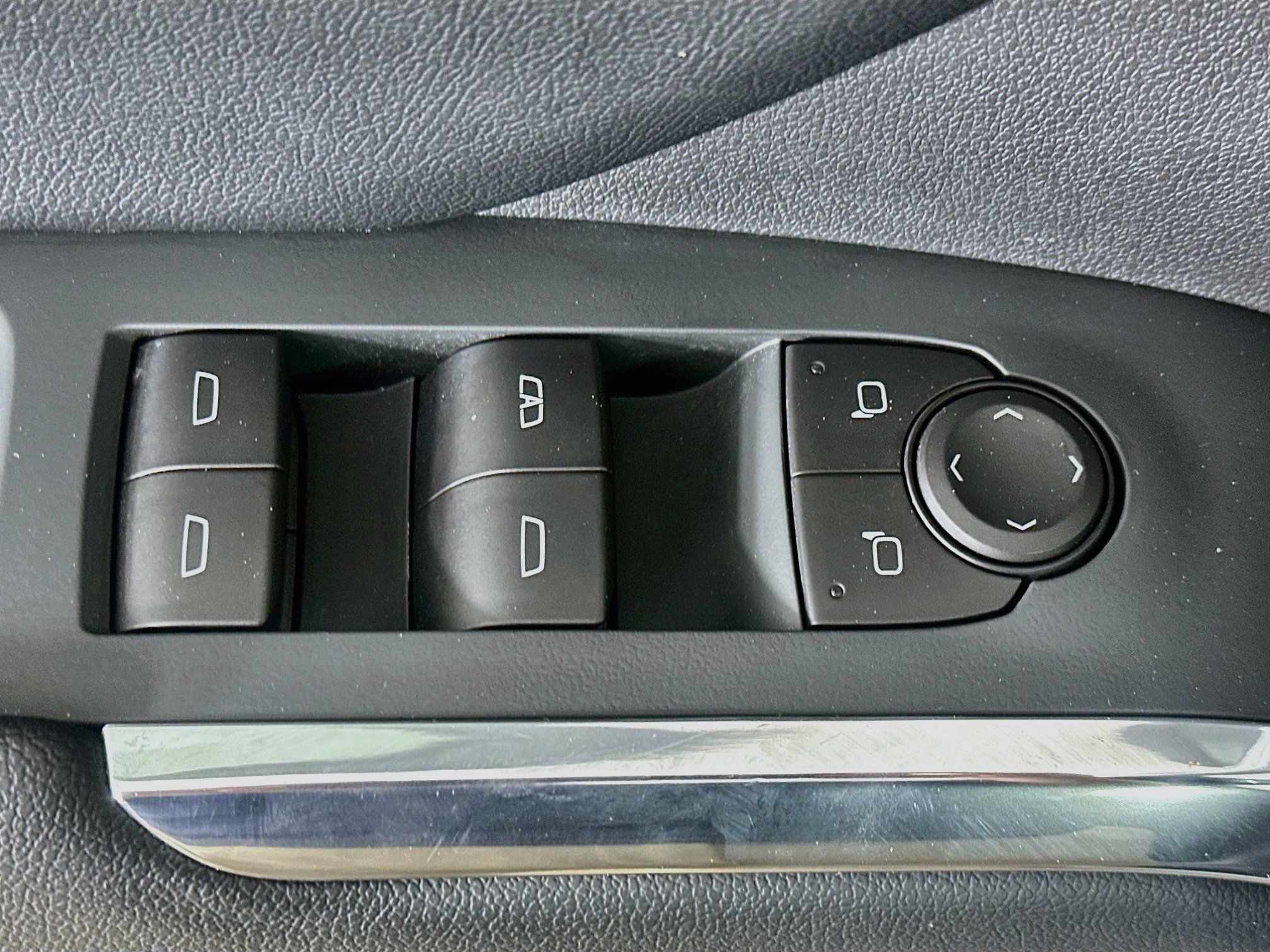 Used 2026 Chevrolet Traverse LT FWD image 15