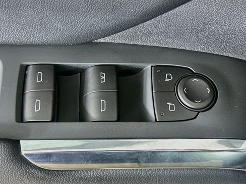 Used 2026 Chevrolet Traverse LT FWD image 15