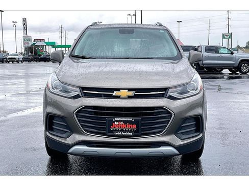 Used 2021 Chevrolet Trax LT w/ Driver Confidence Package AWD/4WD image 3