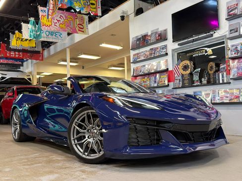 Used 2025 Chevrolet Corvette Z06 RWD image 1