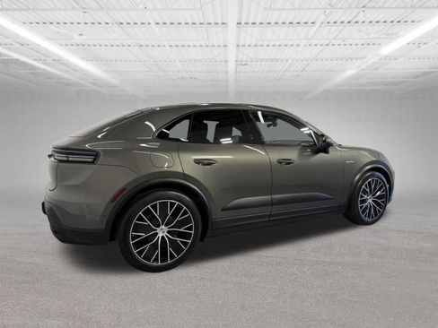 Used 2025 Porsche Macan Electric RWD image 6