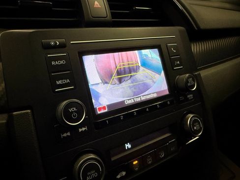 Used 2018 Honda Civic Sport image 12