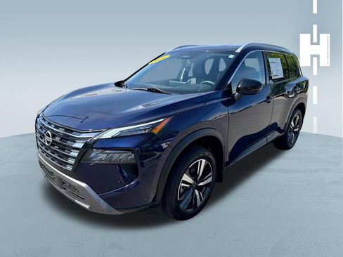 Used 2024 Nissan Rogue SL FWD image 3