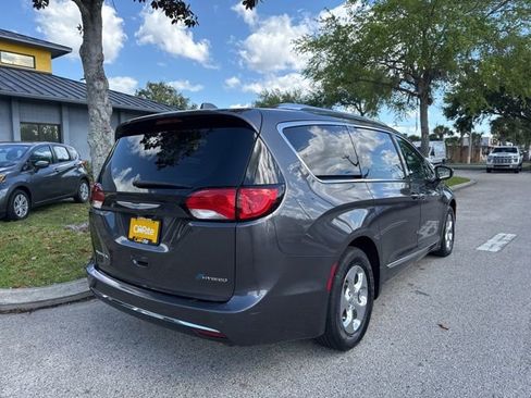 Used 2018 Chrysler Pacifica Touring-L image 7