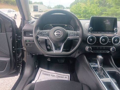 Used 2025 Nissan Sentra SV FWD image 14