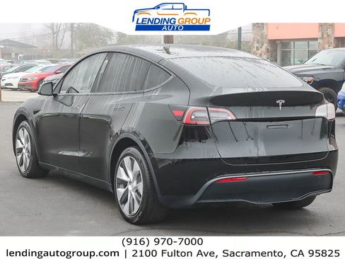 Used 2021 Tesla Model Y Long Range image 2
