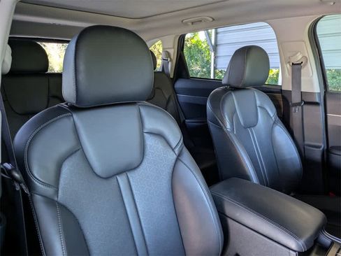 Used 2023 Kia Sorento EX w/ Panoramic Sunroof Package image 6