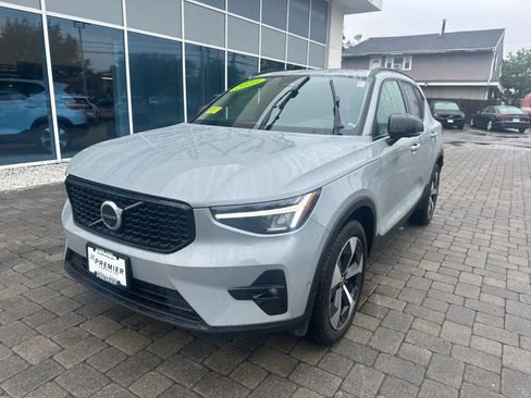 Used 2024 Volvo XC40 B5 Plus w/ Protection Package Premier AWD/4WD image 5