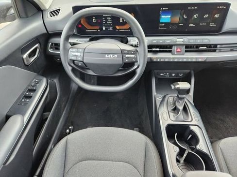 Used 2025 Kia K4 LXS image 27