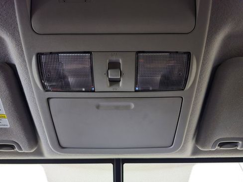 Used 2021 Nissan Frontier SV w/ Midnight Edition Floor Mats image 34