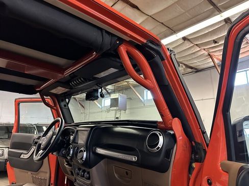 Used 2015 Jeep Wrangler Rubicon w/ Power Convenience Group image 40