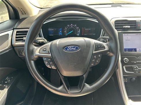 Used 2020 Ford Fusion SE image 19