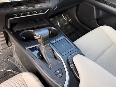 Used 2019 Lexus UX 250h w/ Premium Package AWD/4WD image 13