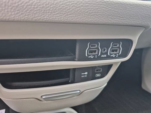 Used 2022 Chrysler Pacifica Touring-L FWD image 22