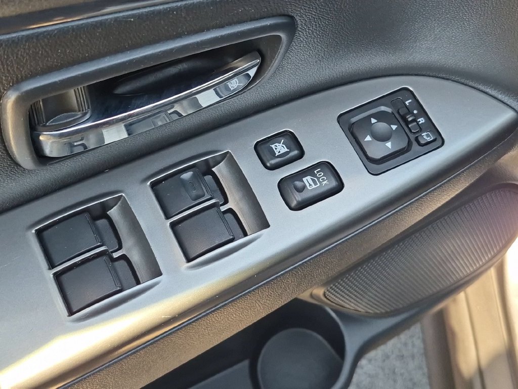 Used 2025 Mitsubishi Outlander Sport SE AWD/4WD image 13