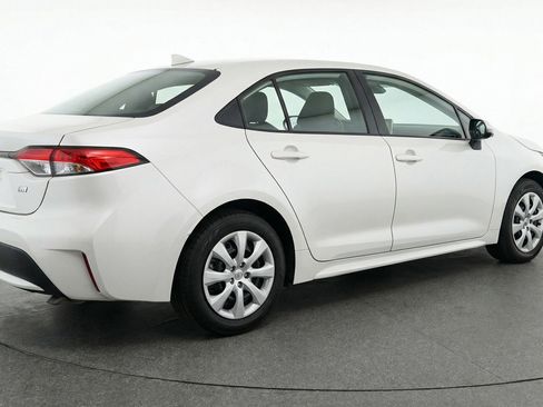 Used 2025 Toyota Corolla LE image 9