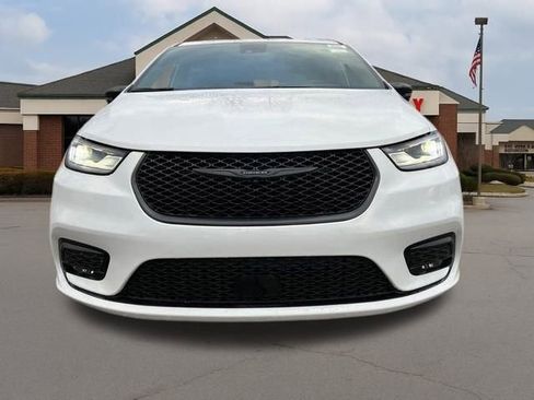 New 2026 Chrysler Pacifica Select image 11