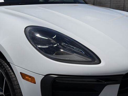 Used 2025 Porsche Macan AWD/4WD image 13