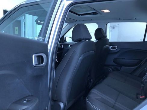 Used 2025 Hyundai Venue SEL image 20
