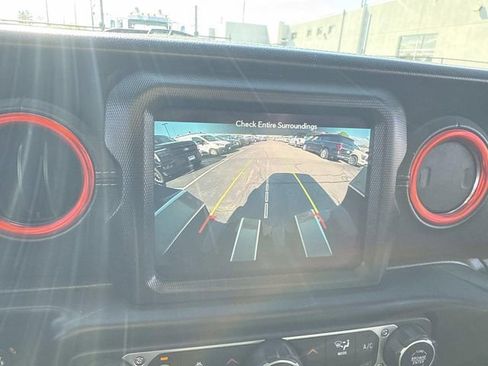 Used 2018 Jeep Wrangler Unlimited Sahara AWD/4WD image 27