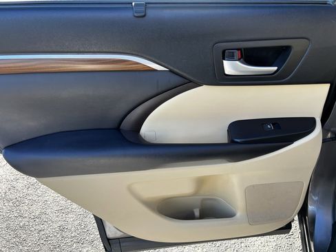 Used 2018 Toyota Highlander Limited image 16