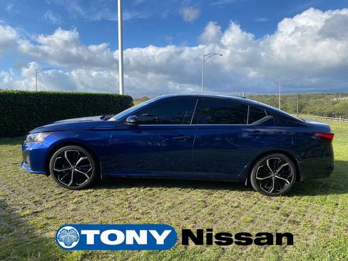 Used 2023 Nissan Altima 2.5 SR w/ SR Premium Package FWD image 4