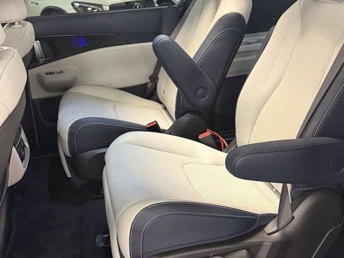 Used 2026 Kia Carnival SX Prestige FWD image 33