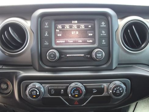 Used 2020 Jeep Wrangler Sport AWD/4WD image 21