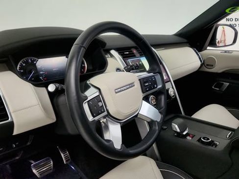 Used 2023 Land Rover Discovery Metropolitan Edition AWD/4WD image 47