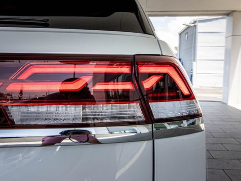 New 2026 Volkswagen Atlas Cross Sport SE FWD image 17