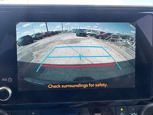 Used 2023 Toyota Highlander XLE image 10